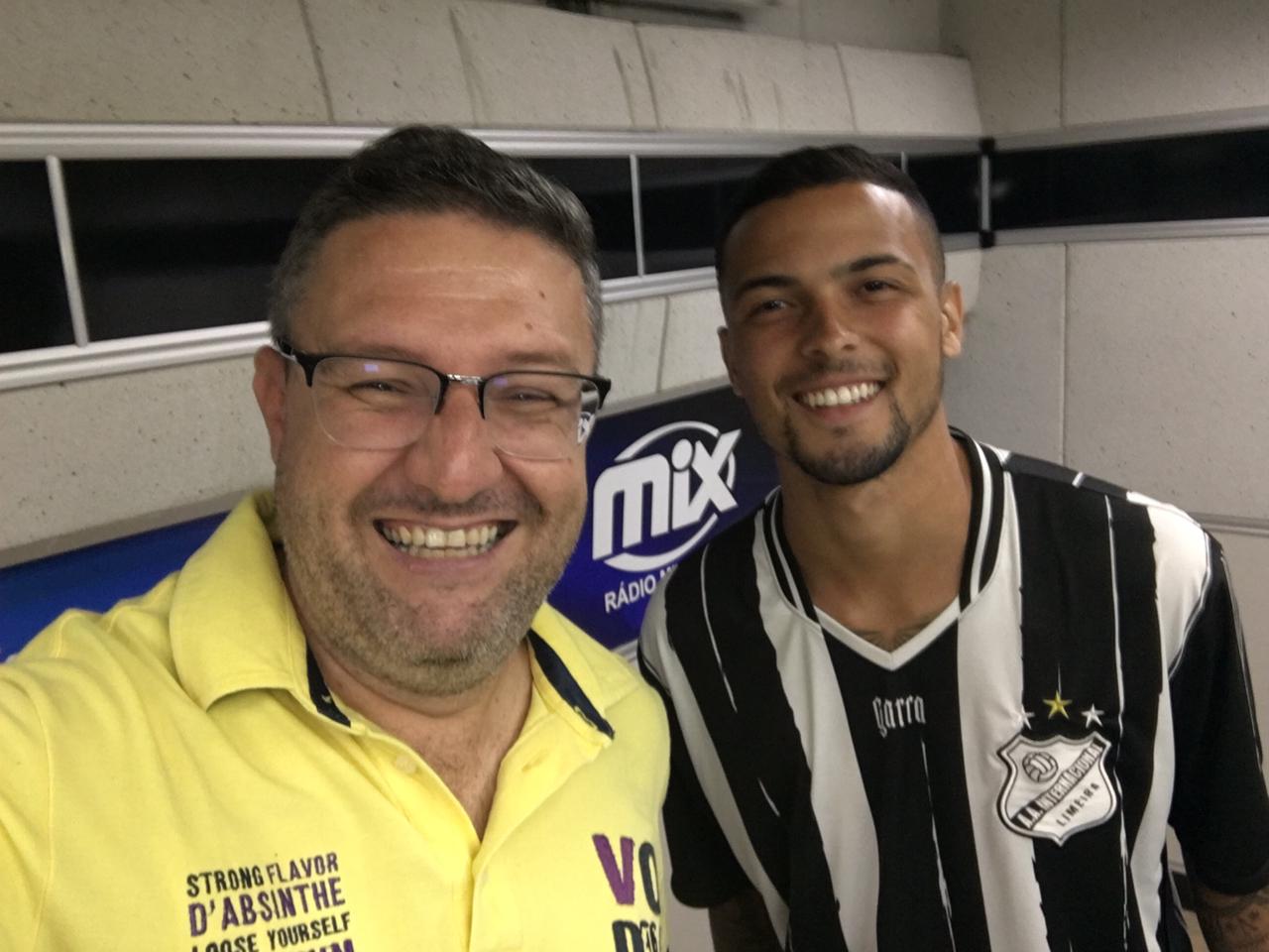 Entrevista com o volante Thiaguinho, do Corinthians, reforço da Inter