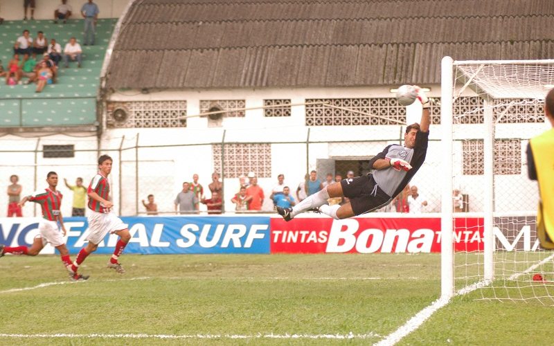 A foto do dia: milagre de Marcelo Cruz em Santos no Paulistão de 2005