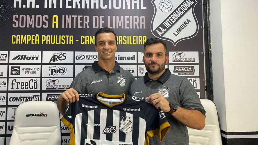 Clone de técnico argentino campeão do mundo assume a Inter